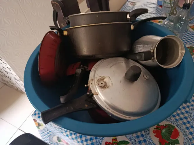 VÁRIAS PANELAS USADAS