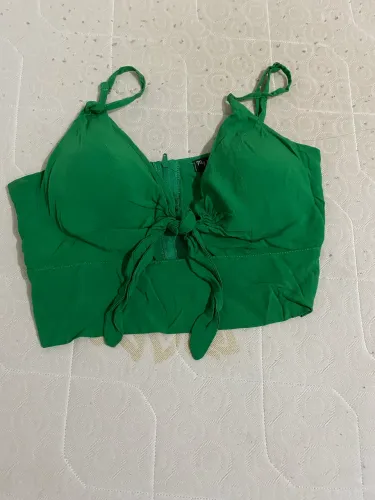 Cropped verde com amarração frontal novo