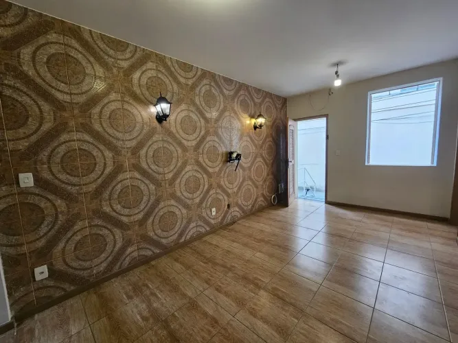 Casa de Vila para venda possui 61 metros quadrados com 2 quartos