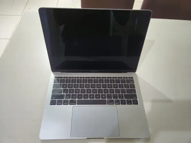 MacBook Pro 13 2017 | 8 GB RAM | SSD 128 GB
