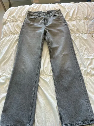 Calça jeans cinza