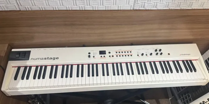 Piano Digital Studiologic Numa Stage 88 Teclas Pesadas FATAR - Impecável