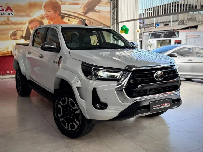 Toyota Hilux CD SRX Plus 4X4 2.8 TDI Die. Aut. 2024