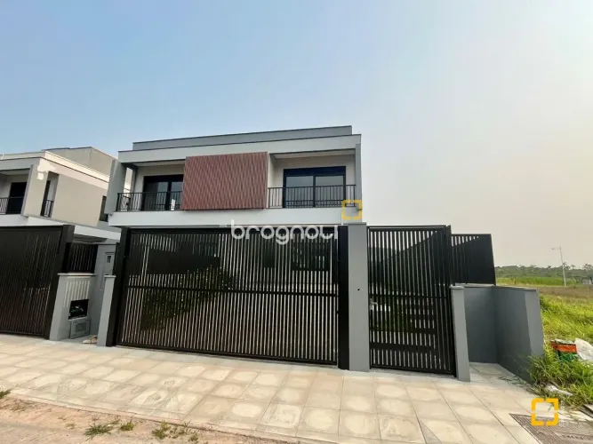 CASA 3 SUITES EM LOTEAMENTO NO RIO TAVARES