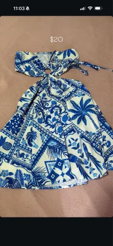 Vestido azul com branco