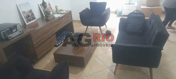 CASA DE VILA À VENDA COM 4 QUARTOS NO MEIER