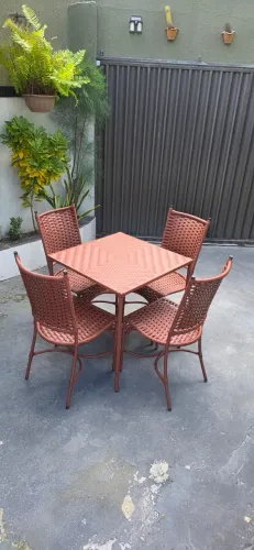 CONJUNTO DE MESAS E CADEIRAS