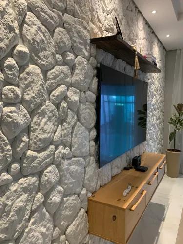 Revestimento decorativo em gesso - Modelo Pedra Toscana.