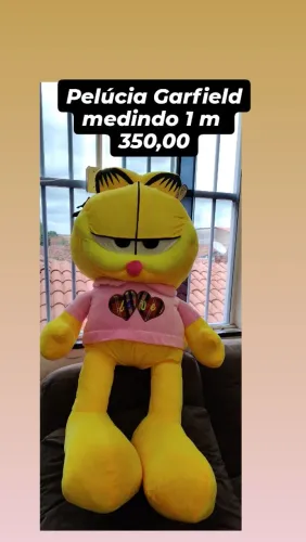 Pelúcia Garfield medindo 1 m