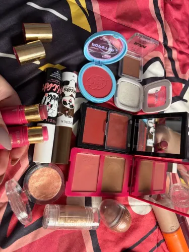 20 itens de make kit - bruna Tavares, Vult, Niina Secrets, Ruby rose