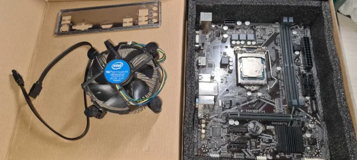 Kit i3-10100F + Gigabyte H410M H - LGA1200 - Funcionando Perfeitamente
