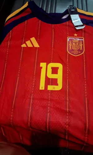 Camisa da Seleção da Espanha, modelo da temporada da Copa do Mundo 2026, com número 19