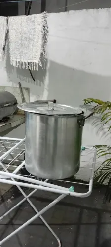 Vendo essa panela de 20l ideal para quem trabalha com vendas de comidas típicas e mingal 