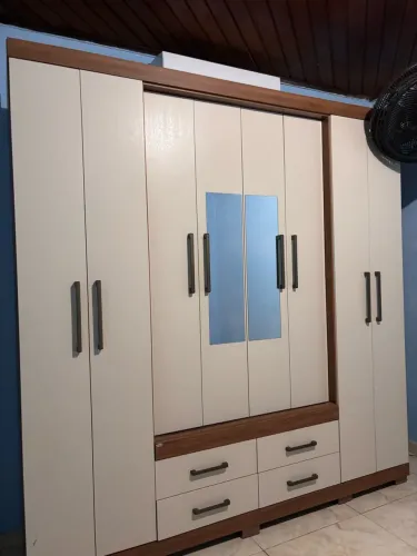 Vende-se guarda roupa