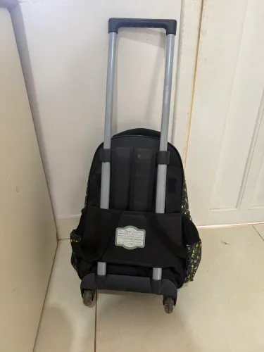 Mochila com rodinhas + estojo escolar