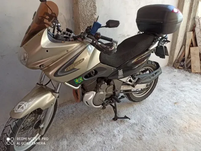 Suzuki XF 650 FreeWind 2001 Dourada