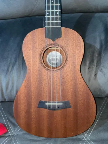 Ukulele Barítono Strinberg Eletroacústico