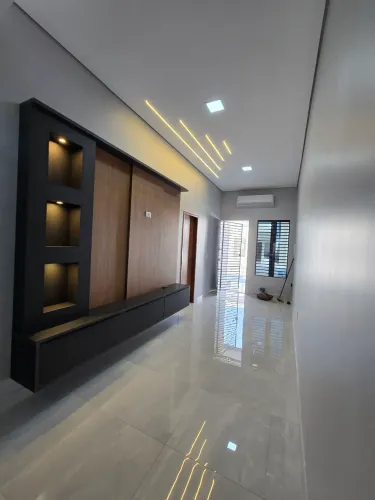 ALUGO OU VENDO - CASA NOVA - COND FECHADO/ 3 QTS/ ARMARIOS NA COZINHA/ CLIMATIZADA
