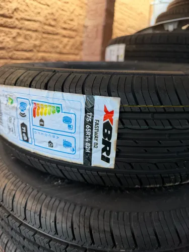 PNEU 175/65 R14 $285.00 a vista