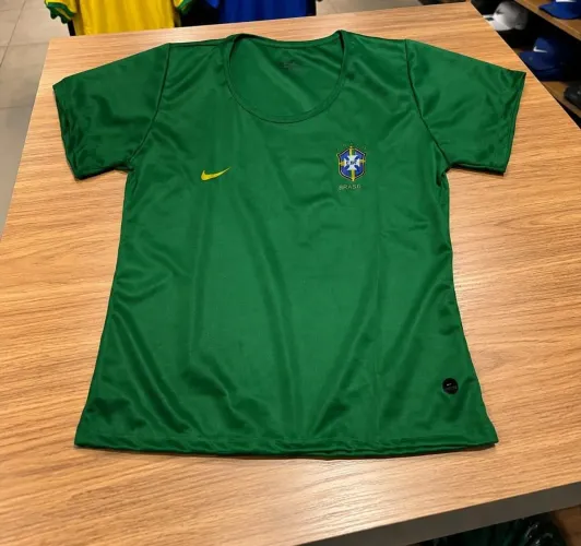 Camisa do Brasil feminina num M