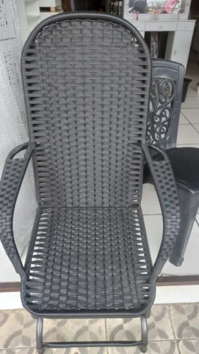 Cadeira de balanço de fibra sintética nova