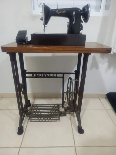 Máquina de costura Vigorelli