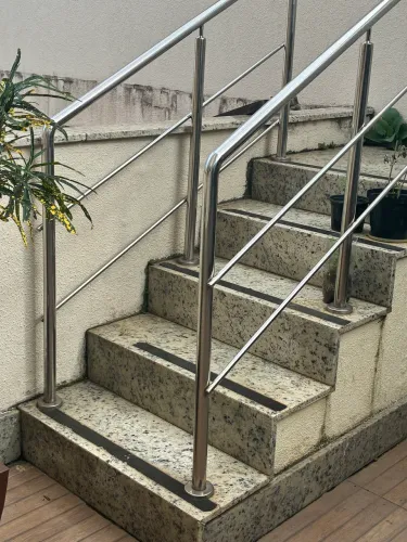 Par de Corrimão / Guarda-Corpo em Aço Inox para Escada (Excelente Estado)