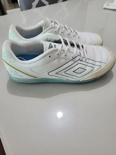 Chuteira/ tênis de futsal- umbro br futsal- usei só duas vezes 