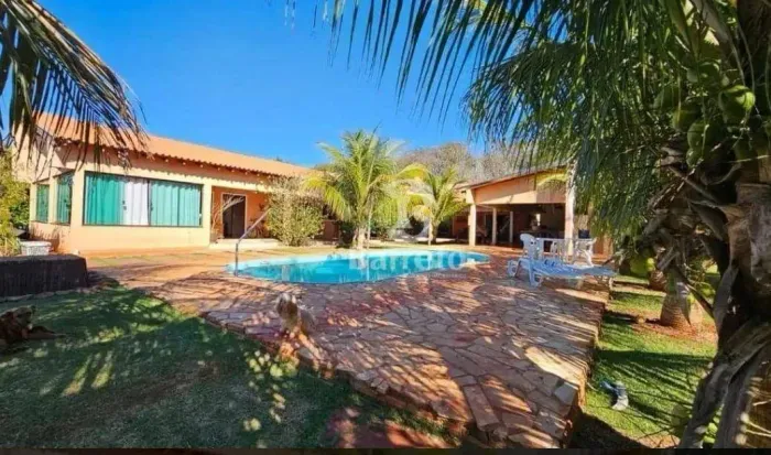 ? Linda chácara de lazer em Alvorada do Sul! Piscina, varanda gourmet e muito espaço para 