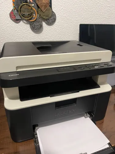 Impressora Brother DCP-1617NW Multifuncional Laser Wi-Fi - R$ 900
