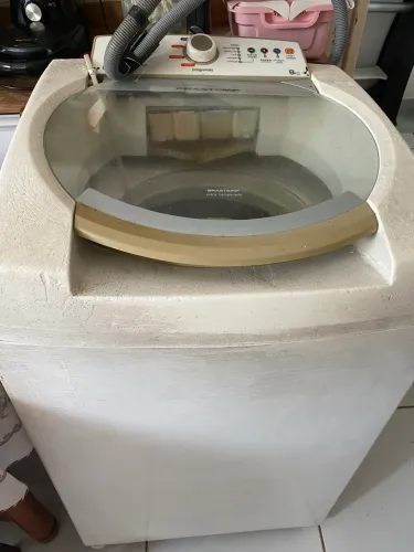 Vendo maquina de lavar!  bom p/retirar pecas!