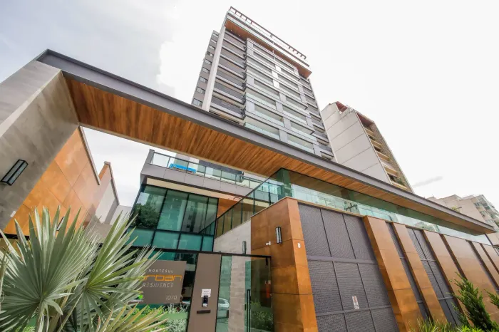 Apartamento garden mobiliado com área externa integrada para venda
