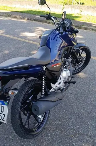 Vendo Honda CG 160 Fan Ano 2025 na cor azul.