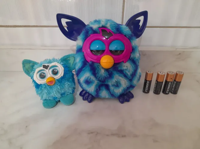 Furby + chaveiro + pilhas - brinquedo antigo 2017-2018 (LER DESCRIÇÃO!!)