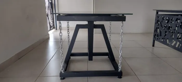 Mesa Decorativa de Vidro Tensegridade