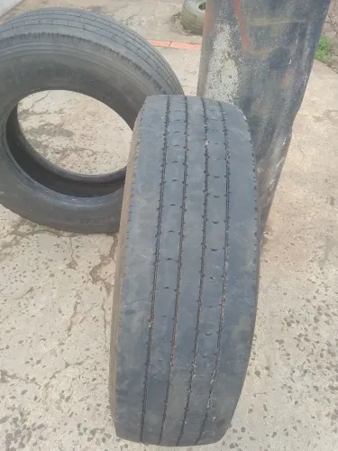 Pneus Usados 235/75 R 17.5