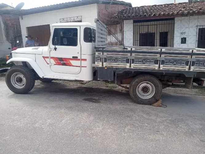 Toyota Band.Jipe Cap.de Aço Chas. Curto Diesel 1990