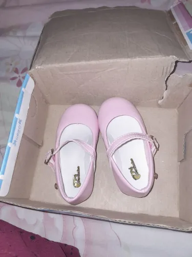 Vende se esse sapatinho de criança