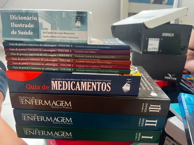Livros didáticos de Enfermagem 