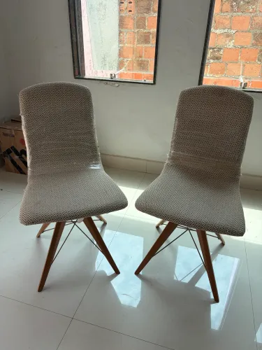 Cadeiras com designer moderno