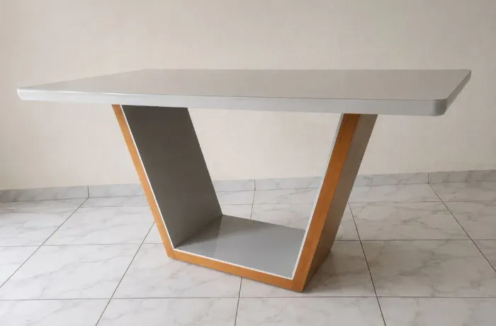 Vende-se Mesa tampo de vidro temperado, super reforçada.<br>estrutura reforçada,