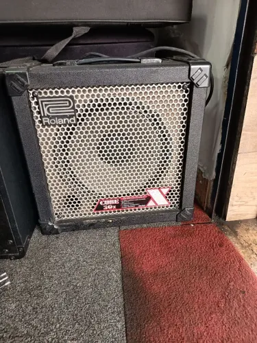 Cubo guitarra Roland reverb Chorus delay Phaser 