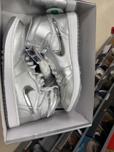 Vendo air jordan na caixa zero