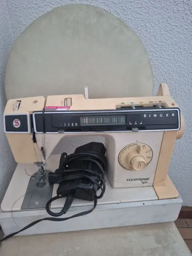 Máquina de costura singer flextronics 2