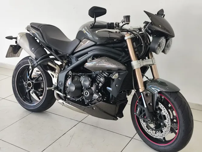 Speed Triple 1050 baixo km