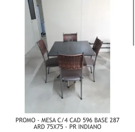 Mesa com 4 cadeiras