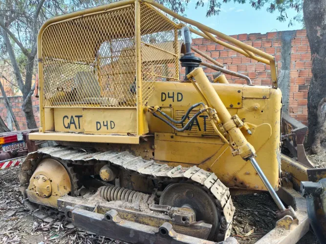 Trator de esteira d4d