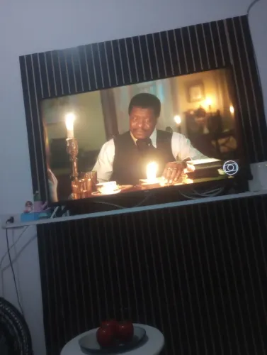 Vendo tv semi nova