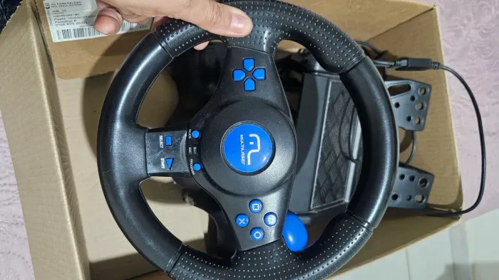 Volante e pedal para jogos multilaser