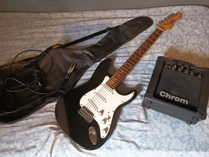 Kit Guitarra Dolphin Stratocaster + Amp Chrom Fusion 150 + Cabo e Capa<br>